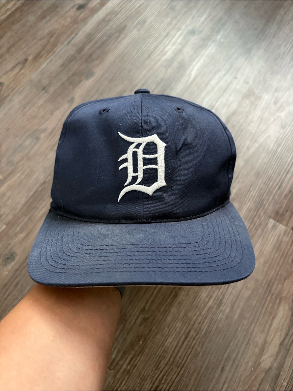 VINTAGE 90S MLB DETROIT TIGERS NAVY SNAPBACK HAT